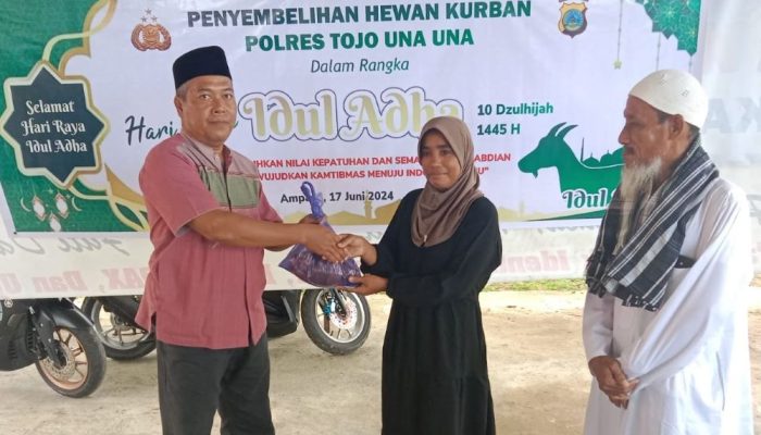 Polres Touna Sembelih Hewan Kurban dan dibagikan Dagingnya Kepada Masyarakat