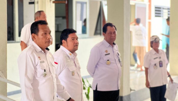 Kalapas Berikan Pengarahan Kepada Warga Binaan Asimilasi