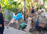 Petugas Regu Pengamanan D Lapas Ampana Lakukan Pengawasan Pembuangan Sampah