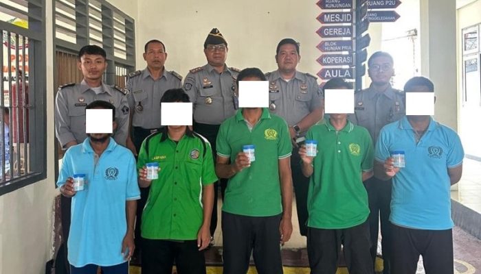 Putus Peredaran Narkoba, Kalapas Ampana Pimpin Tes Urine Rutin
